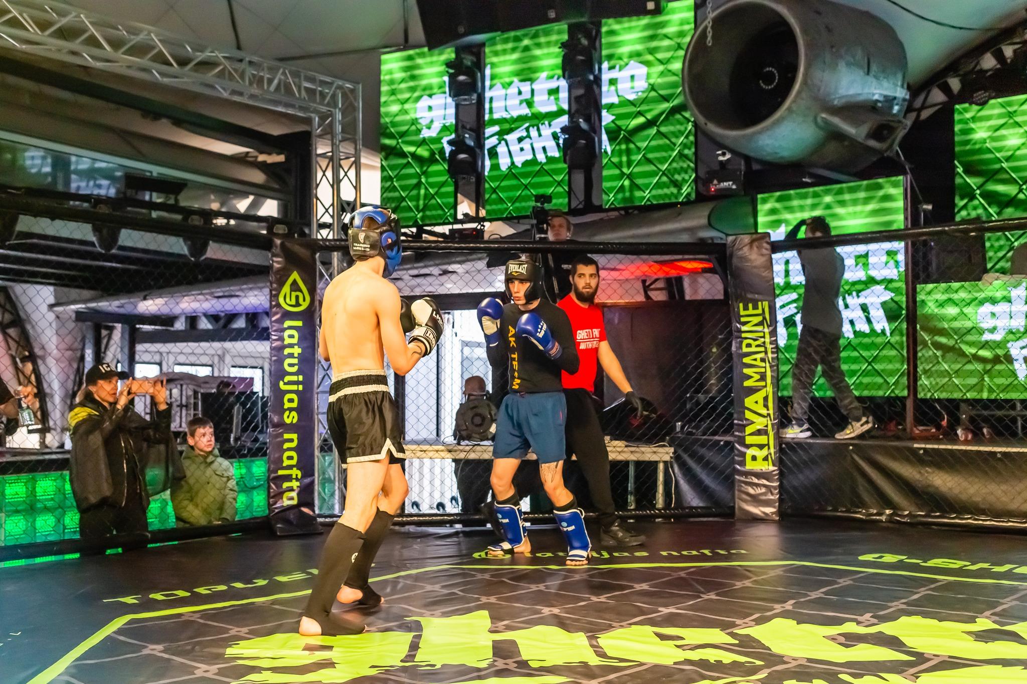 Sportuojam MMA ir kikboksą