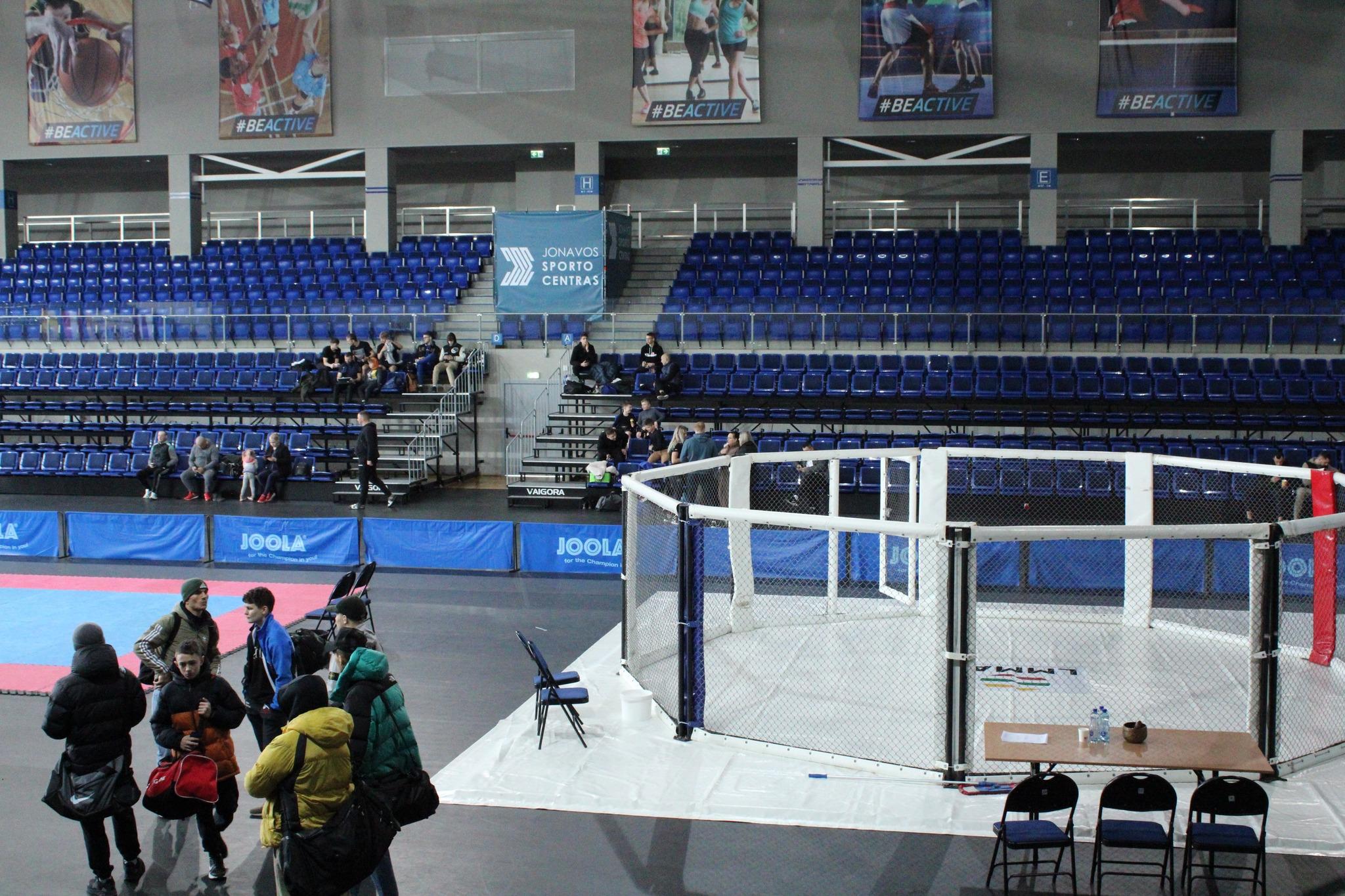 Sportuojam MMA ir kikboksą