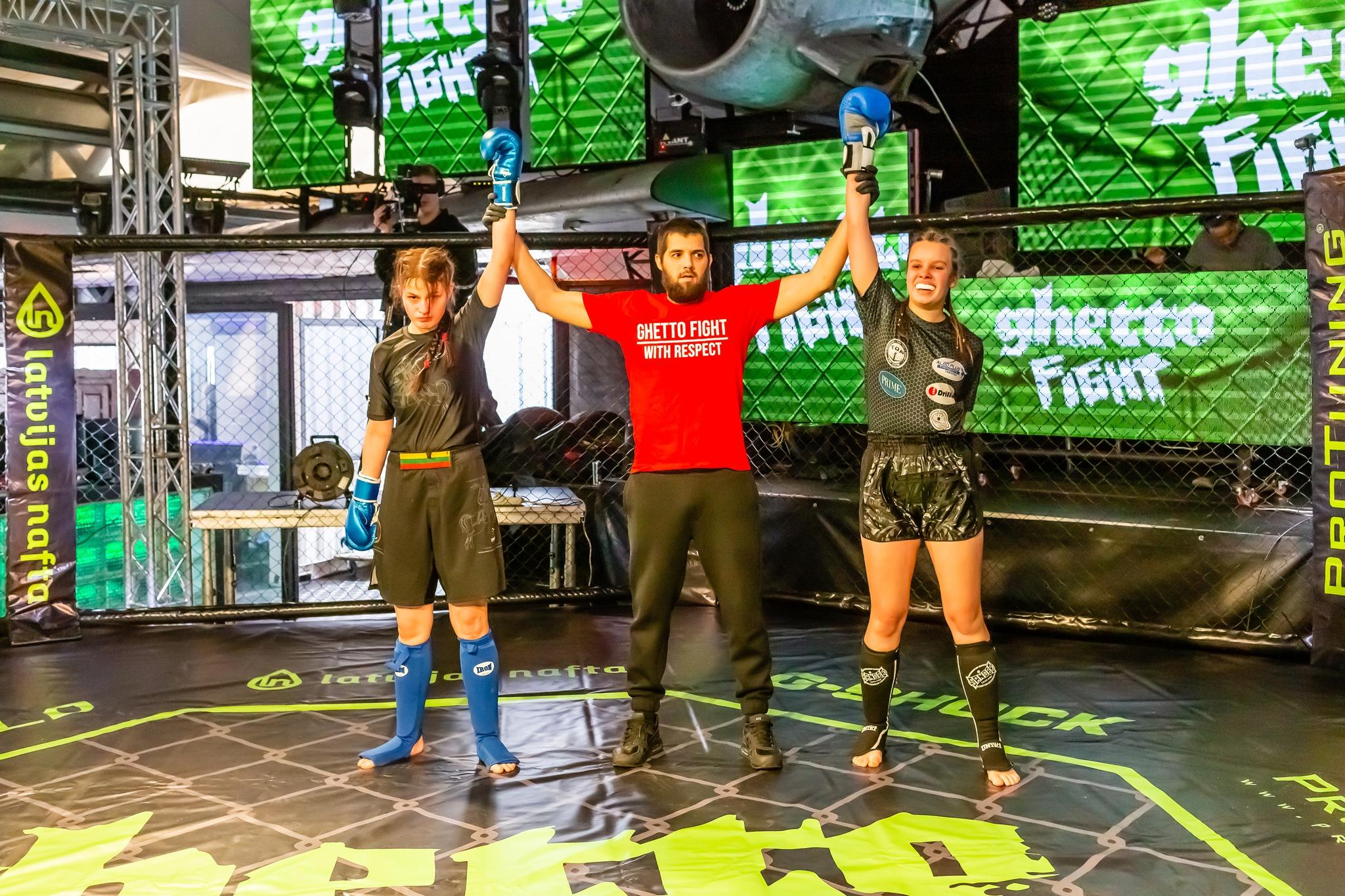 Sportuojam MMA ir kikboksą