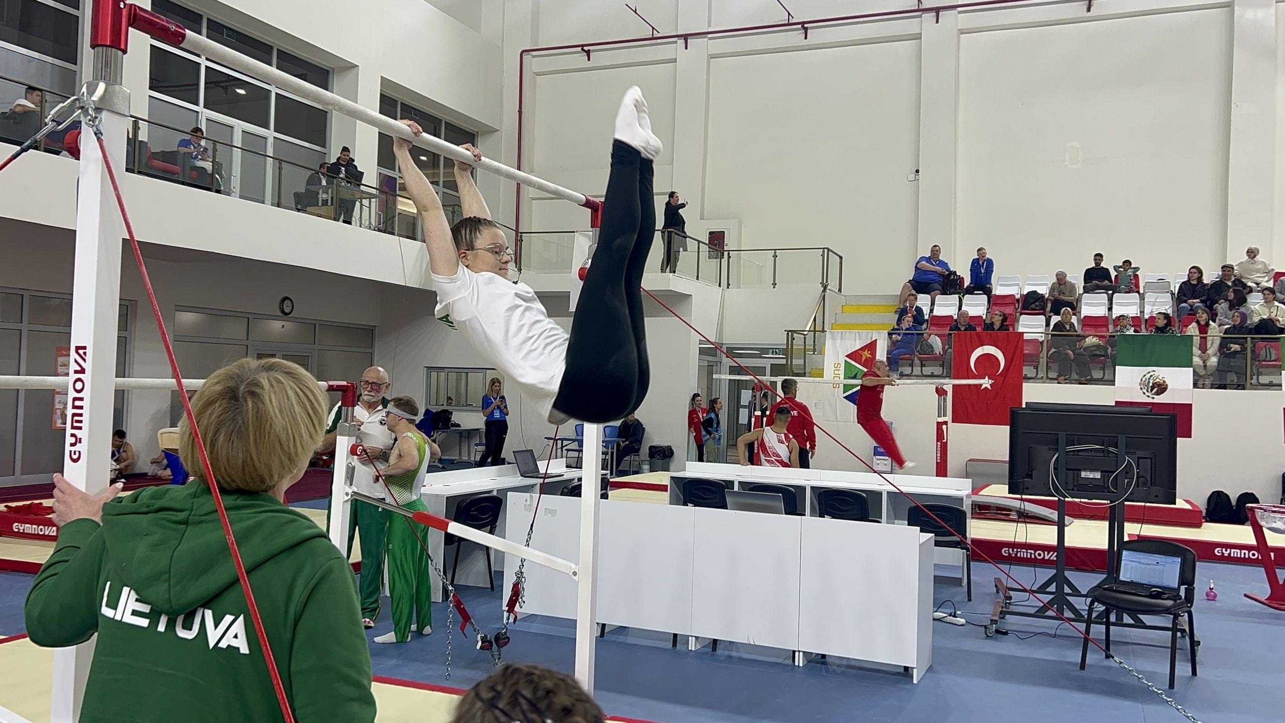 GIMNASTIKA SPECIALIŲJŲ POREIKIŲ TURINTIEMS ASMENIMS | PAGAL INDIVIDUALŲ PLANĄ | MOKSLEIVIAI