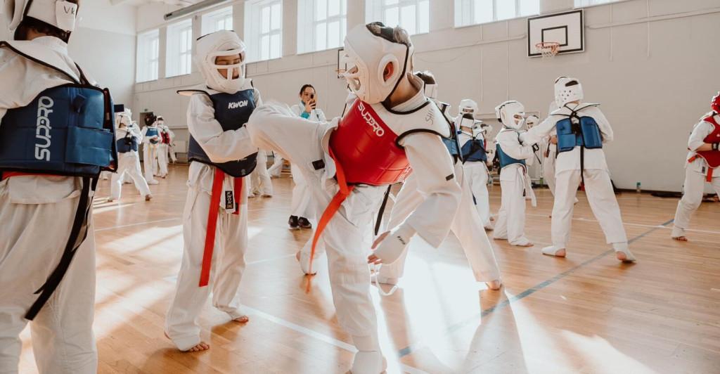 Karatė treniruotės suaugusiems (KAFAA208) | Vilniaus kunigaikščio Gedimino progimnazija