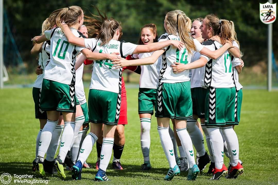 Futbolo treniruotės mergaitėms: WU13 + WU10