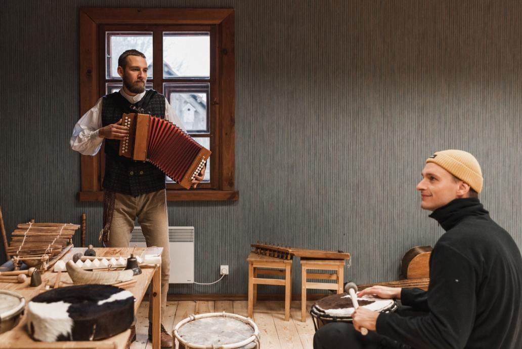 Edukacinė programa suaugusiems „Muzikuokime kartu“