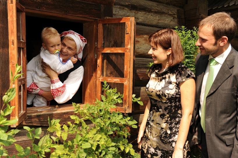 Edukacinė programa „Ant krikštatėvių rankų...“ – palydėtuvės į bažnyčią