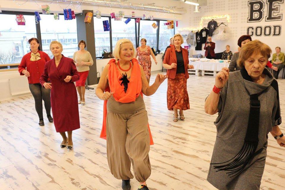 DIENINĖ LINIJINIŲ SOLO ŠOKIŲ GRUPĖ SENJORAMS (55+) | III lygis. Vadovė Gintarė
