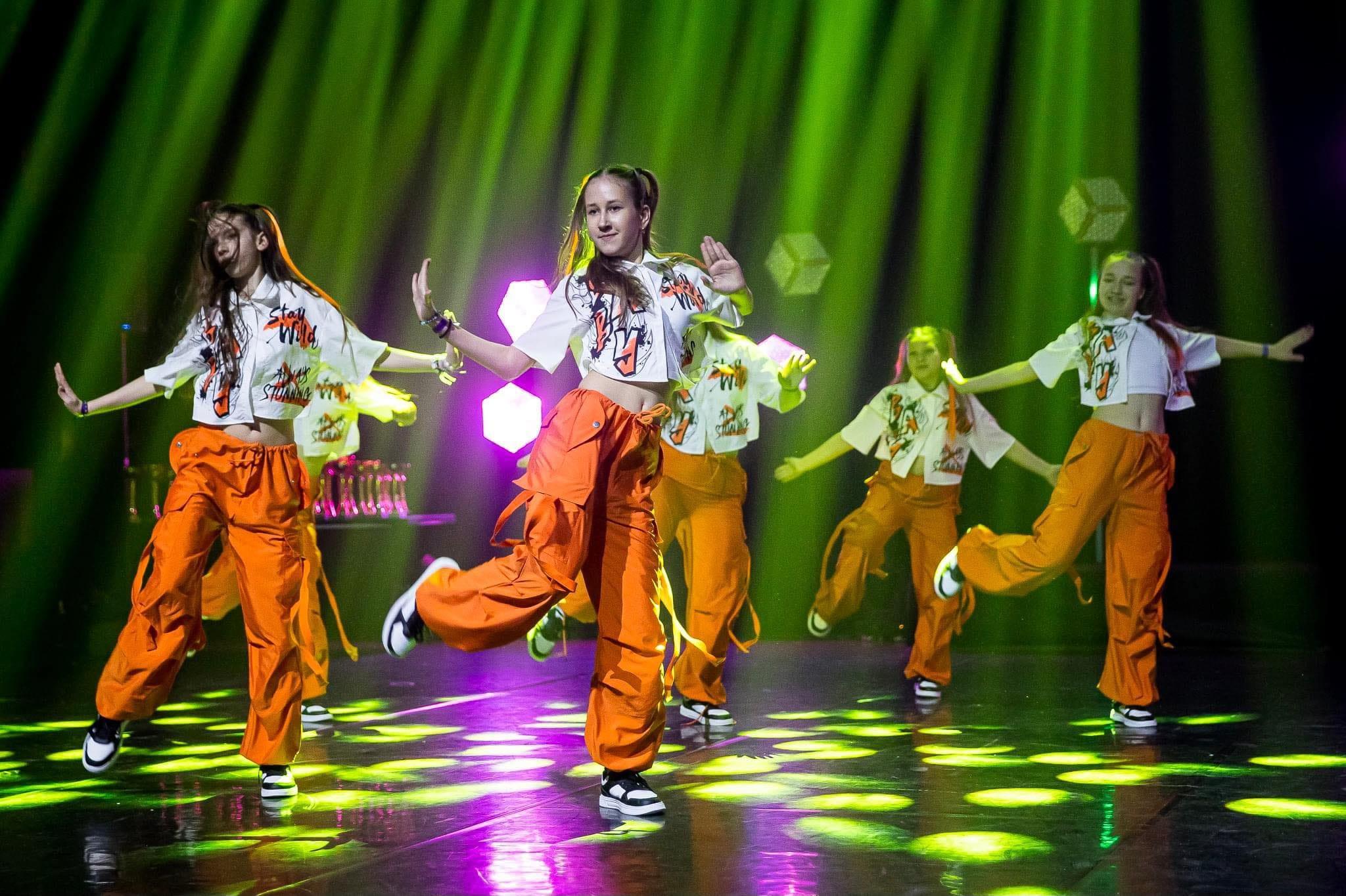 Popdance gatvės šokių komandiniai šokiai