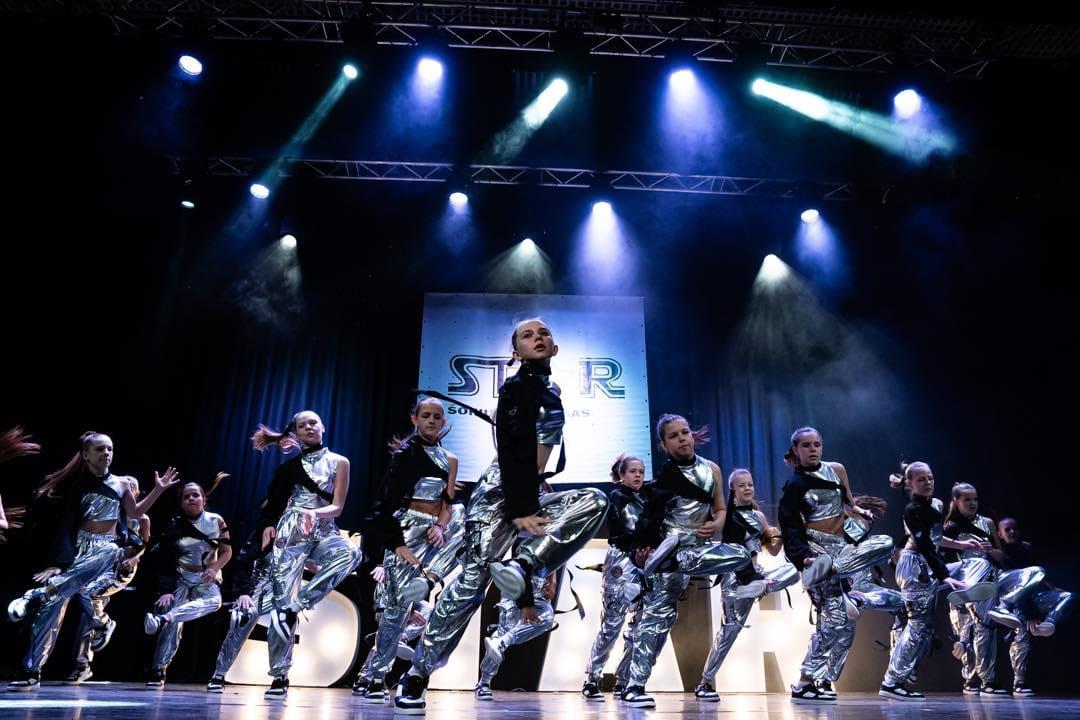 Popdance gatvės šokių komandiniai šokiai