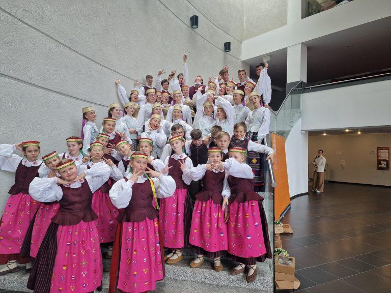 ŠOKIŲ STUDIJA „VYŽELĖ“