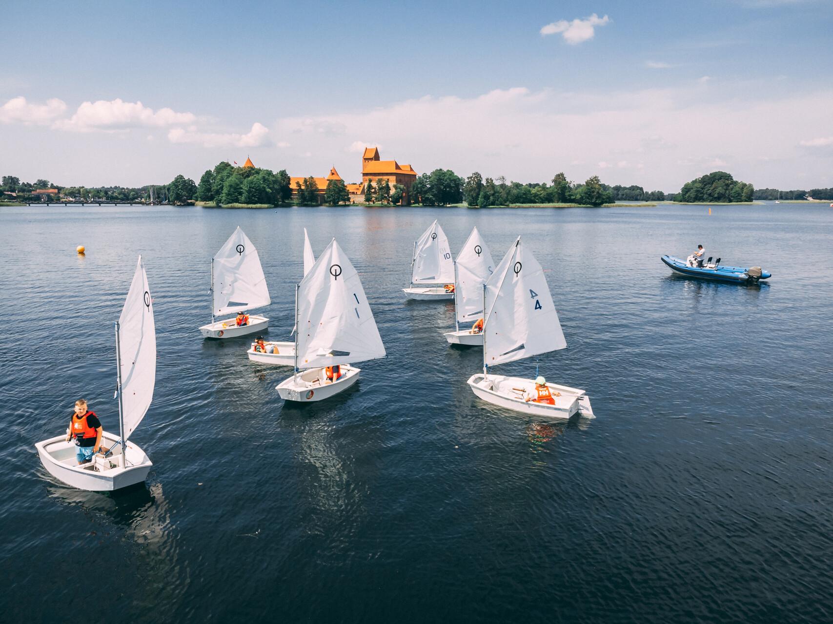 Pradedančiųjų buriavimo treniruotės Optimist laivais