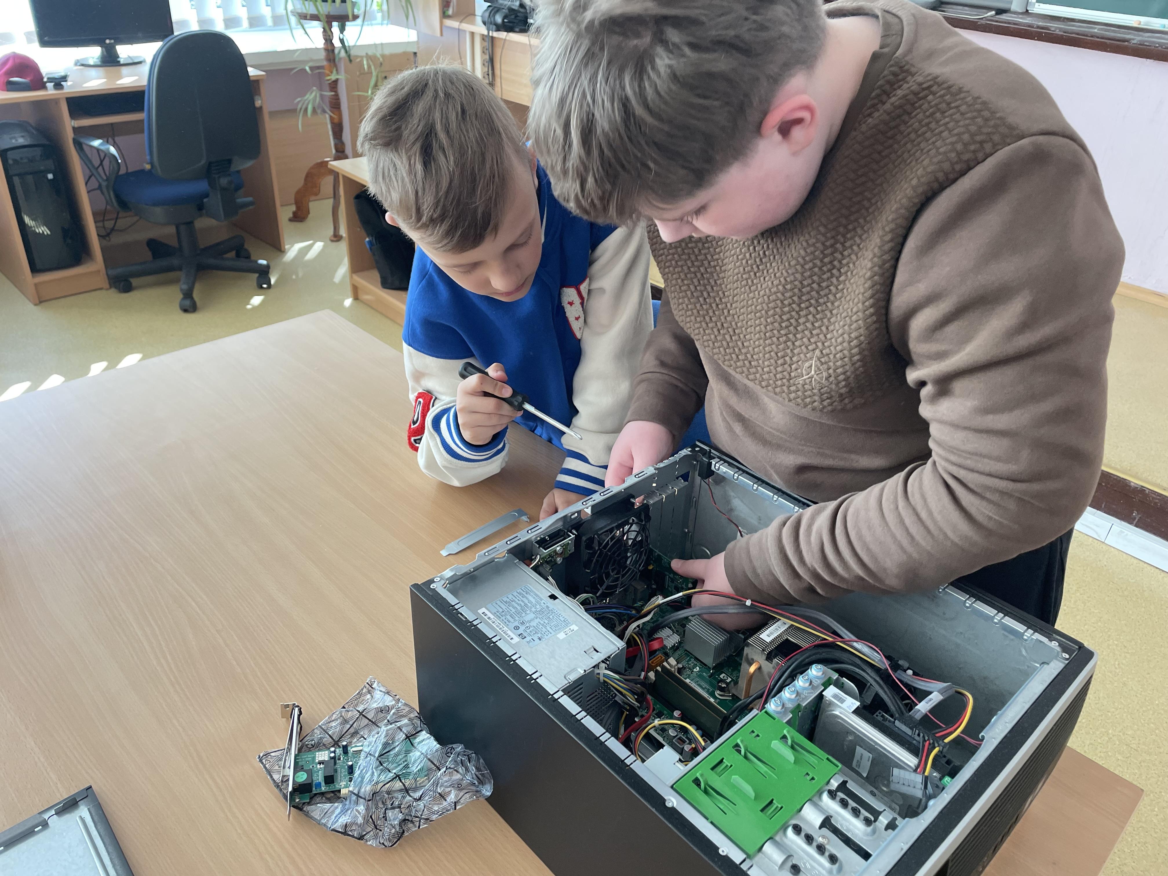 INFORMACINIŲ TECHNOLOGIJŲ MOKYKLA