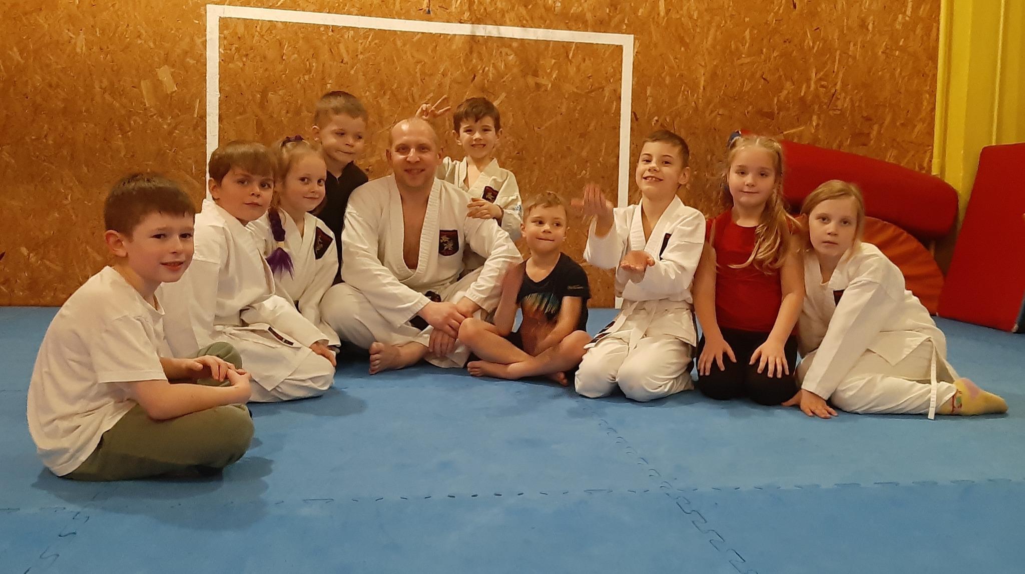 Šotokan Karatė treniruotės (5–7 m. ir 1-4 klasė)
