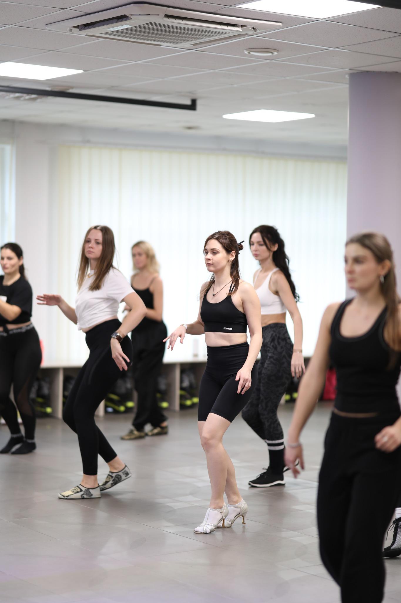 BACHATA / SALSA LADY STYLE - moterų grupė