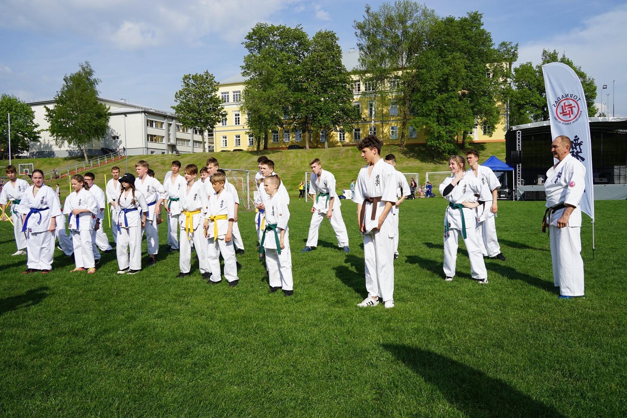 Kyokushin karate treniruotės naujokams. 1-3 klasės