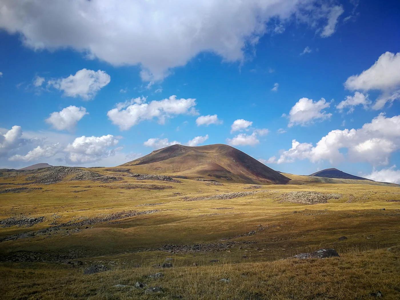 ŽYGIS PĖSČIOMIS | ARMĖNIJA. TIKRA IR NEPAGRAŽINTA
