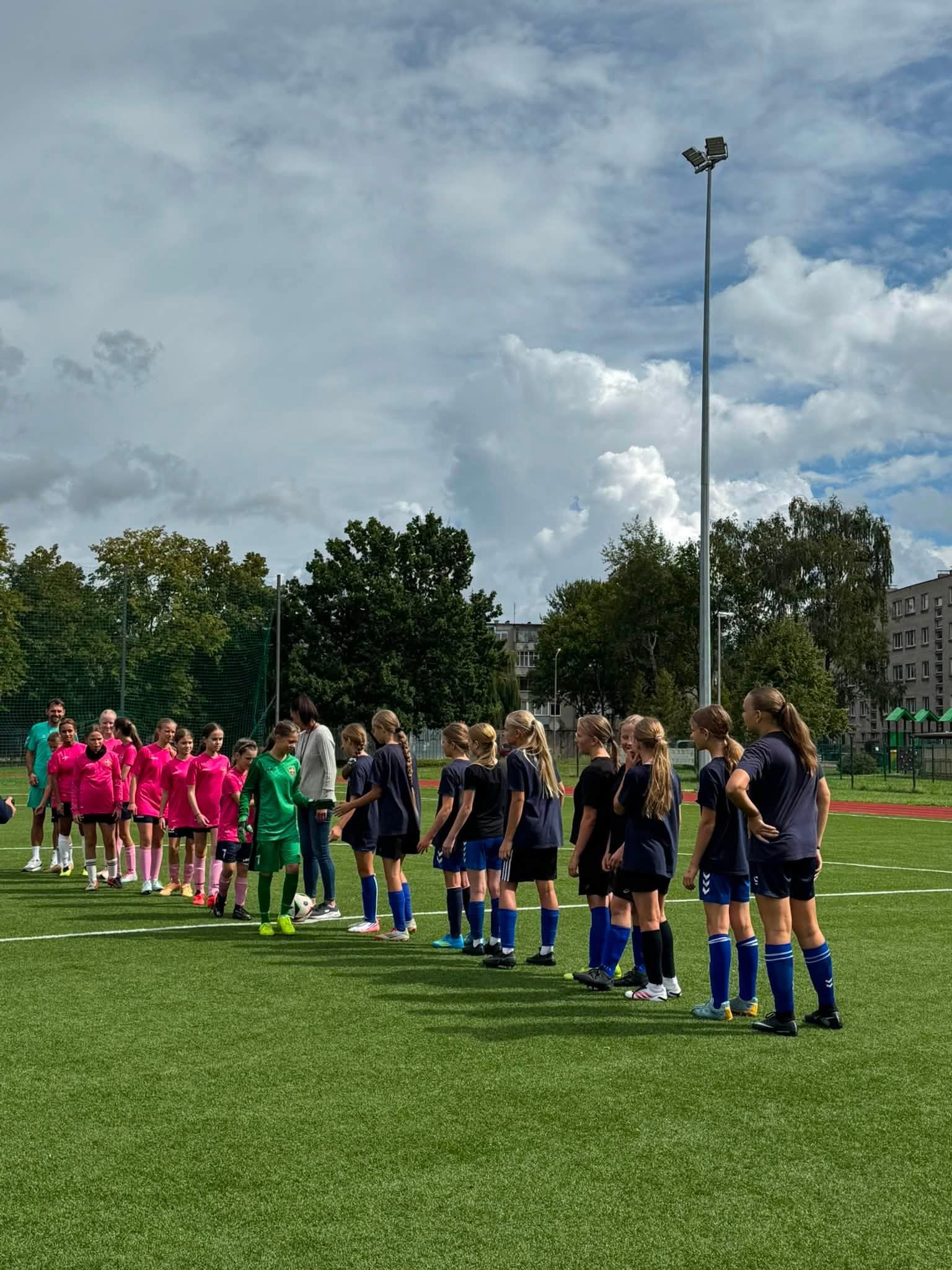 Futbolo treniruotės mergaitėms nuo 6 m.