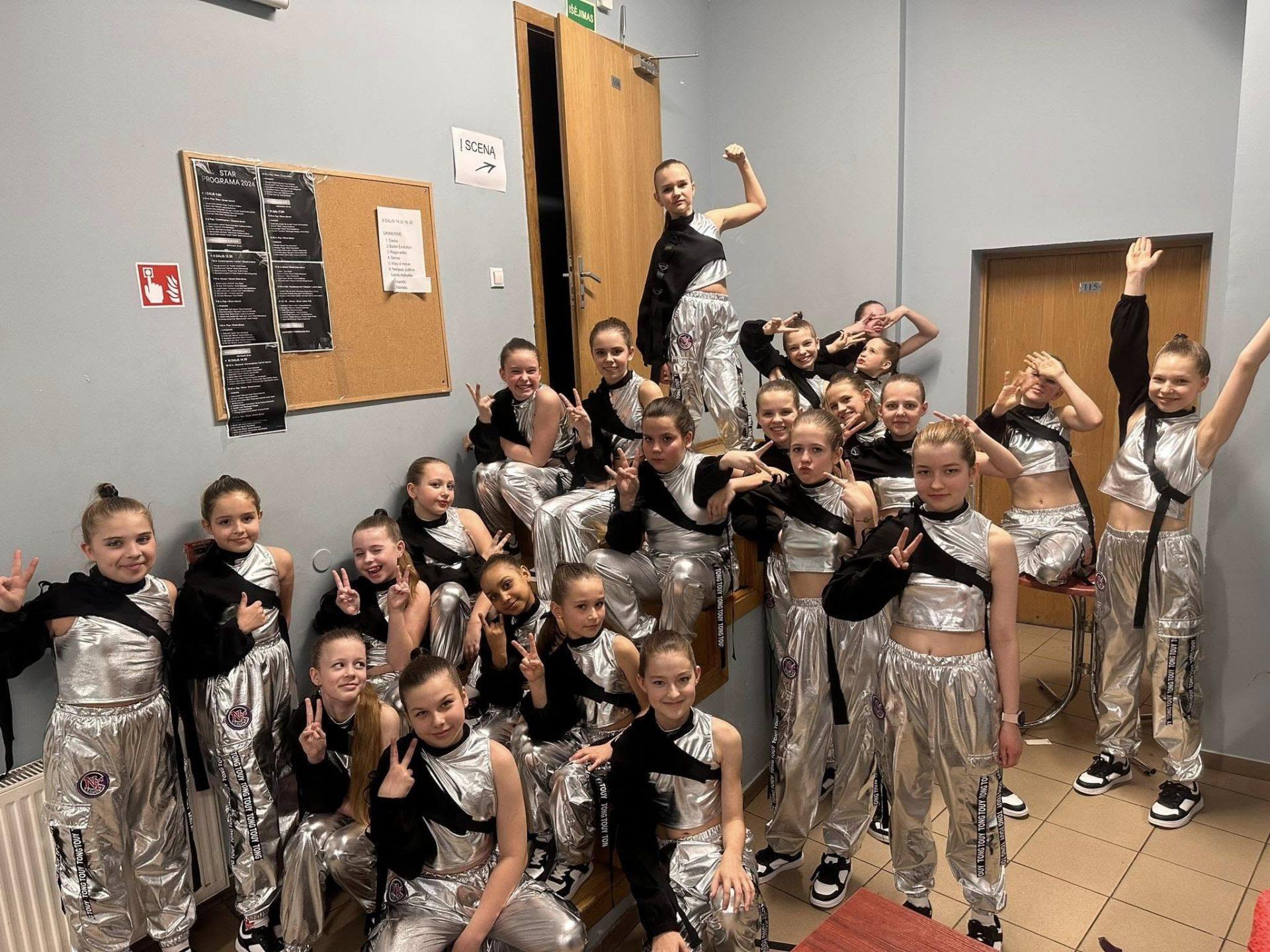 Popdance gatvės šokių komandiniai šokiai