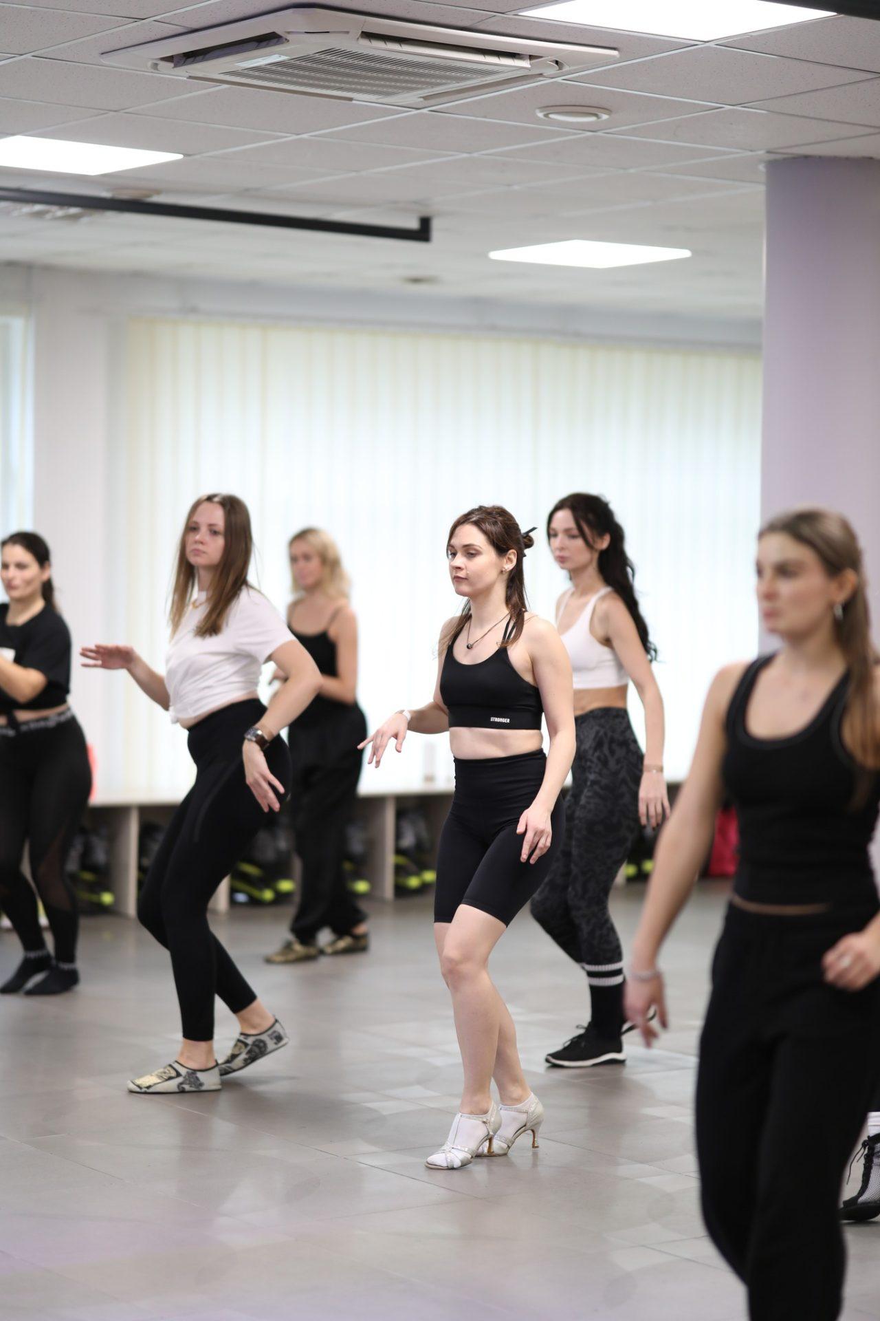 BACHATA / SALSA LADY STYLE - moterų grupė