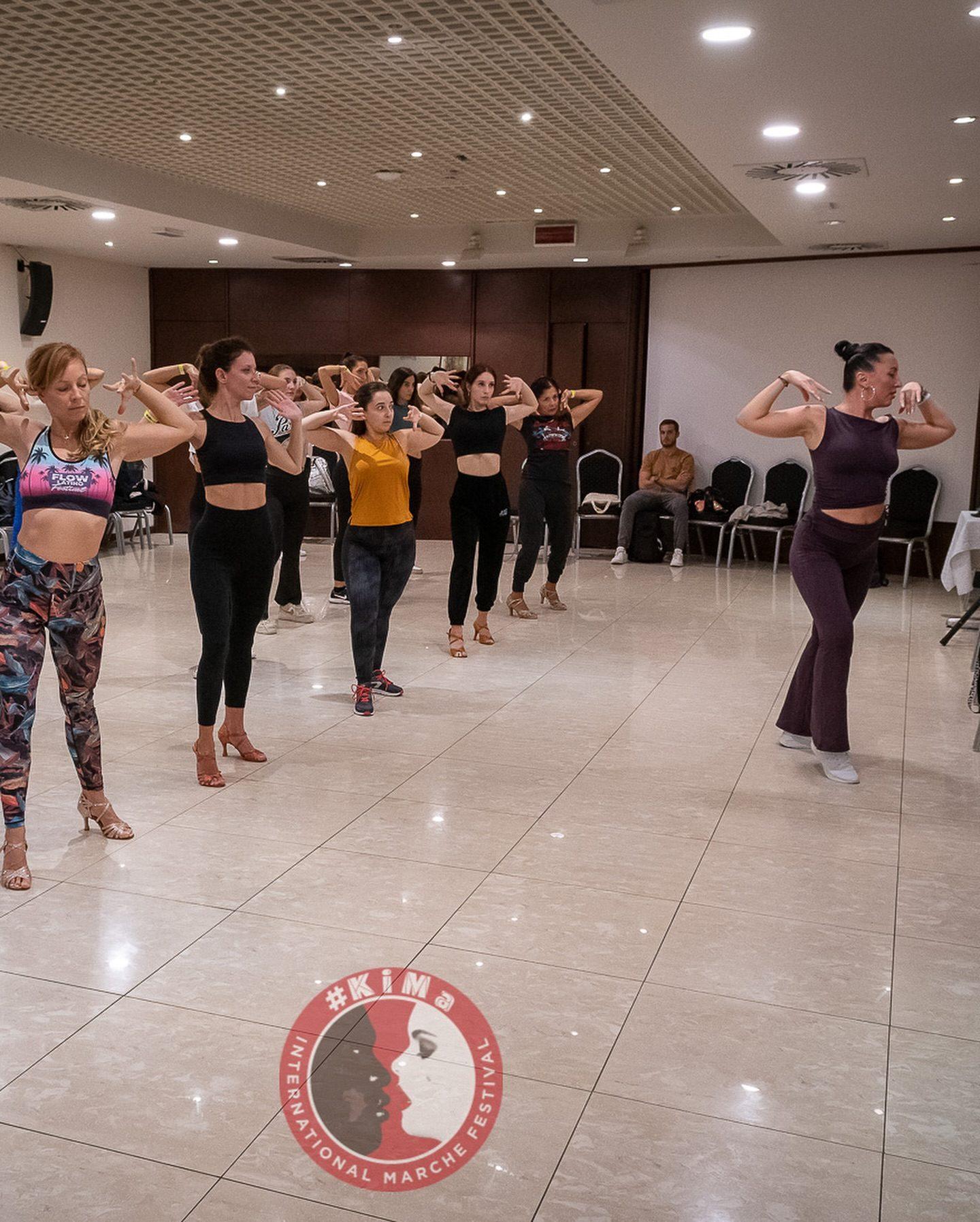 BACHATA LADY STYLE - moterų grupė