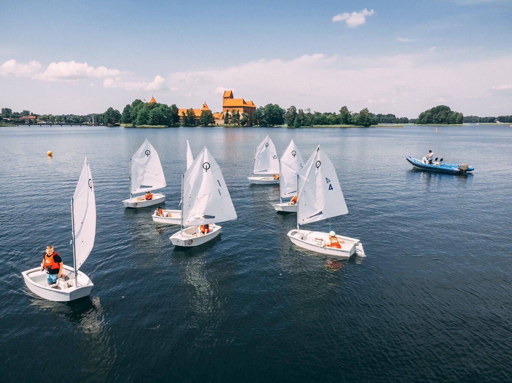 Pradedančiųjų buriavimo treniruotės Optimist laivais