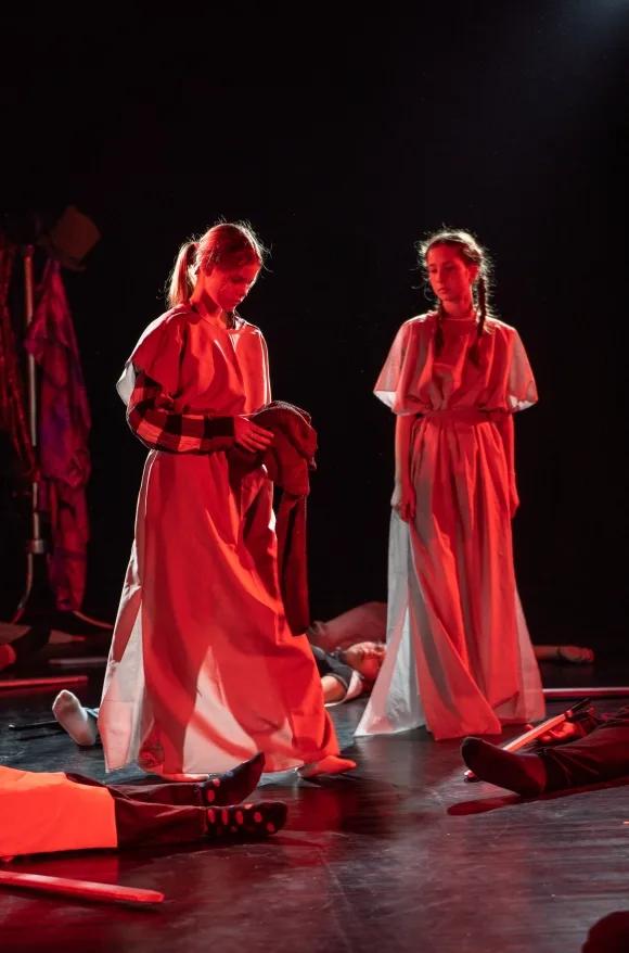 Teatro studija „Beveik suaugę“