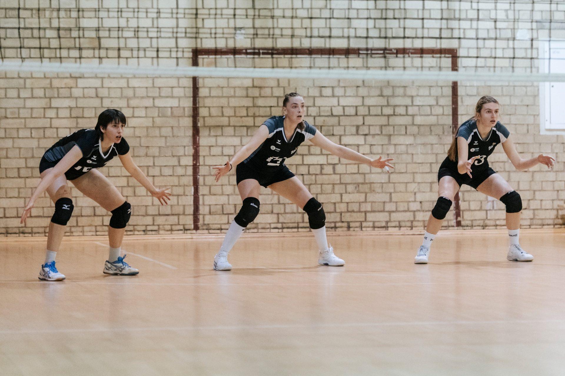 Salės tinklinio treniruotės suaugusiems (18+)