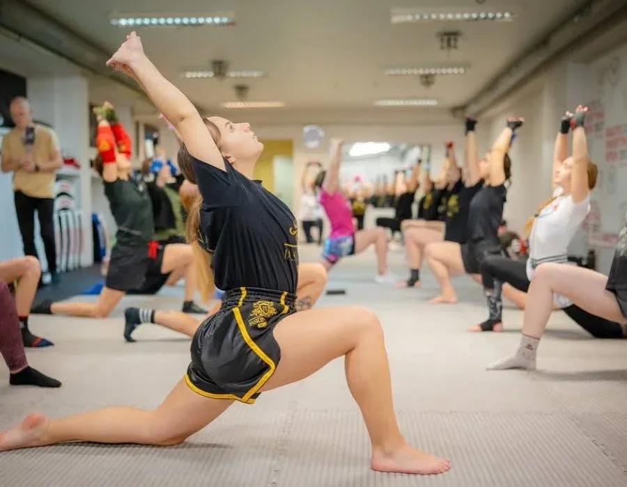 SUAUGUSIŲJŲ MUAYTHAI TRENIRUOTĖS MOTERIMS (pažengusios)