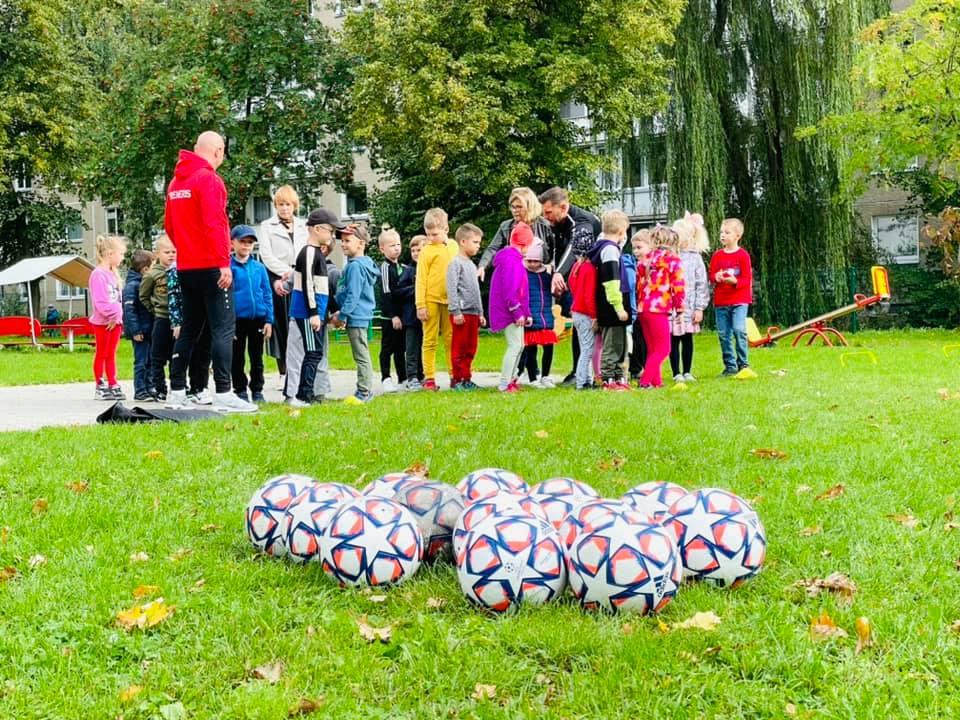 Edukacinė fizinio aktyvumo veikla „Futboliuką žaisim, aktyviai ir sportiškai kartu laiką leisim!”