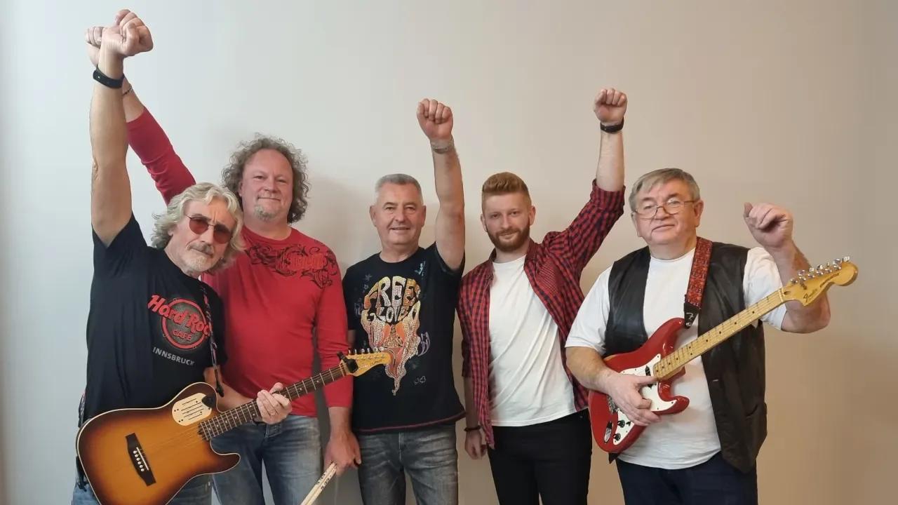 Gyvo garso grupė „VARTAI“