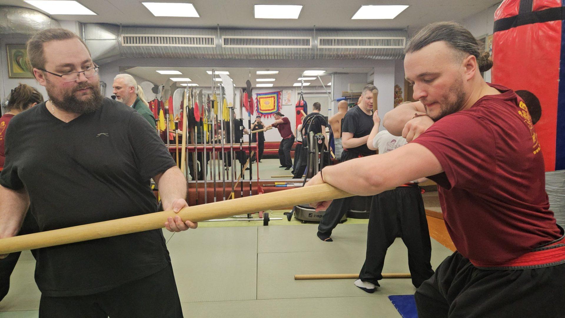 Kovos menų sveikatingumo treniruotės suaugusiems Lentvario Versmės gimanzijoje | Treneris Alik Filipovič