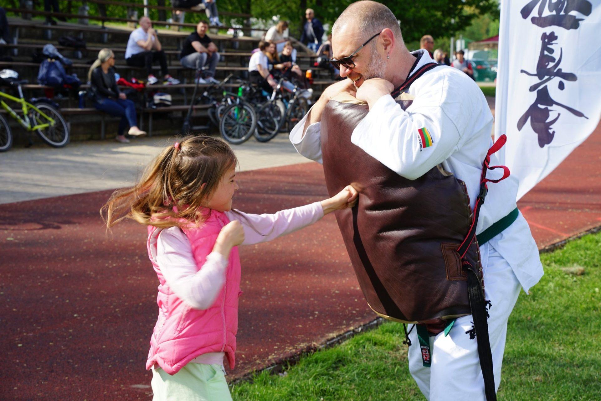 Kyokushin karate treniruotės naujokams. 1-3 klasės