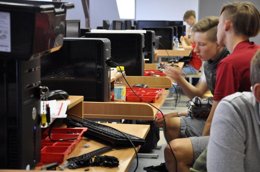 ROBOTIKA IR PROGRAMAVIMAS UŽSIĖMIMAI 11–16 METŲ VAIKAMS