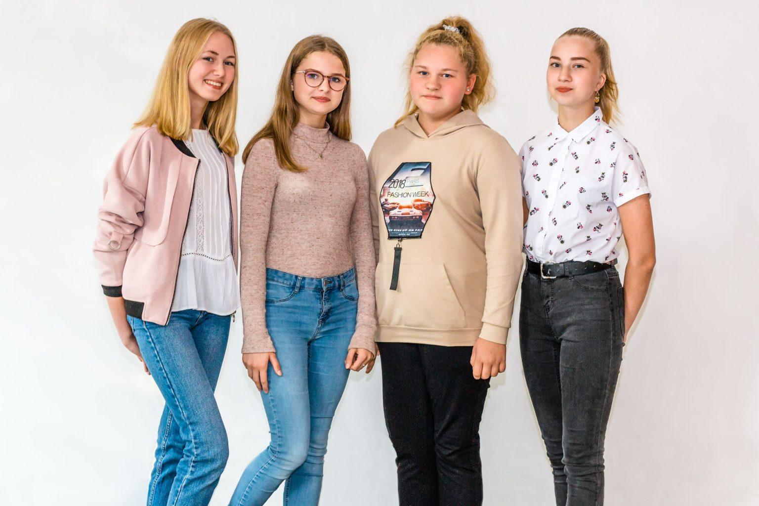 Jaunimo dainavimo studija