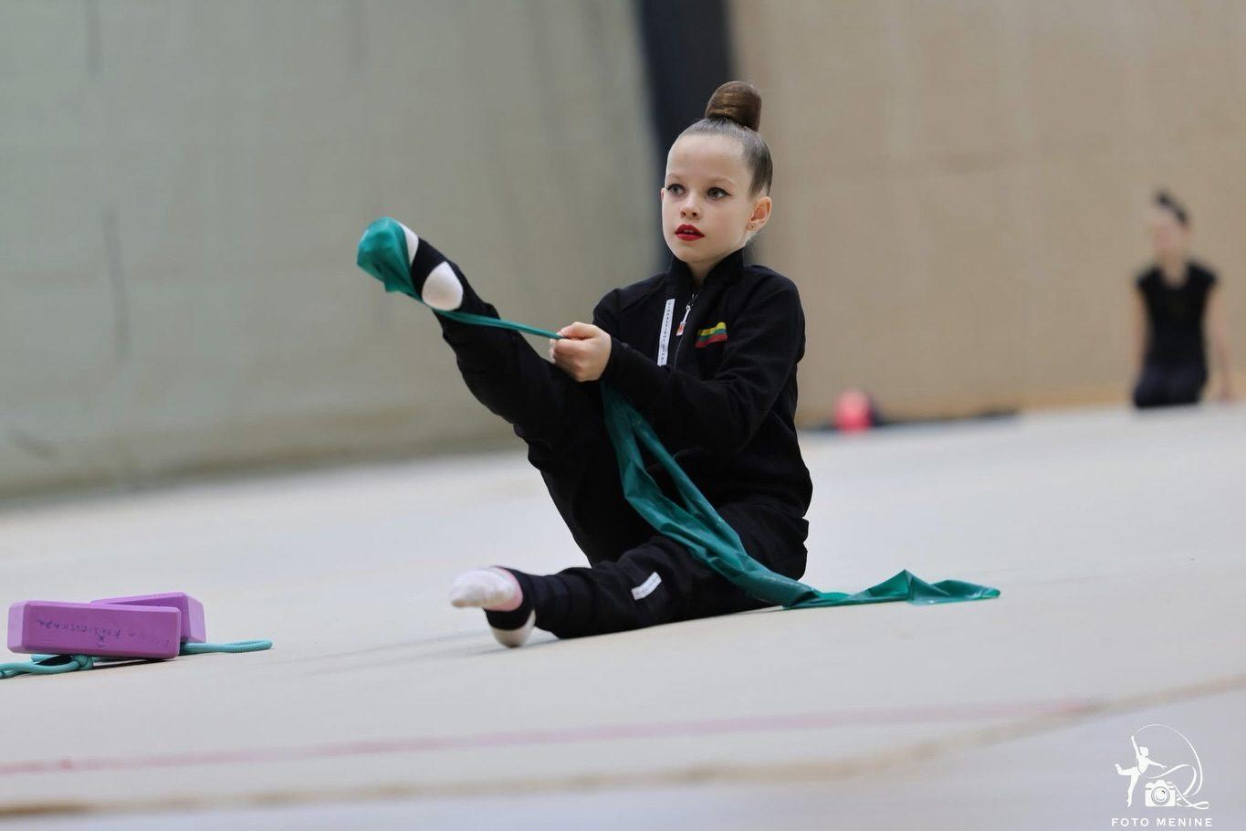 Meninės gimnastikos treniruotės mergaitėms (4–6 m.) |  Pradedančiųjų gr.