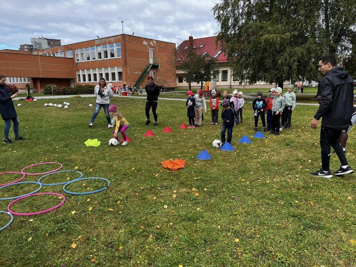Edukacinė fizinio aktyvumo veikla „Futboliuką žaisim, aktyviai ir sportiškai kartu laiką leisim!”